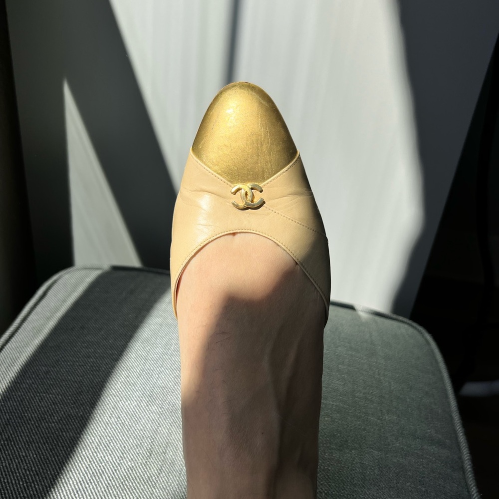 CHANEL Beige and Gold Leather Cap-Toe Flat